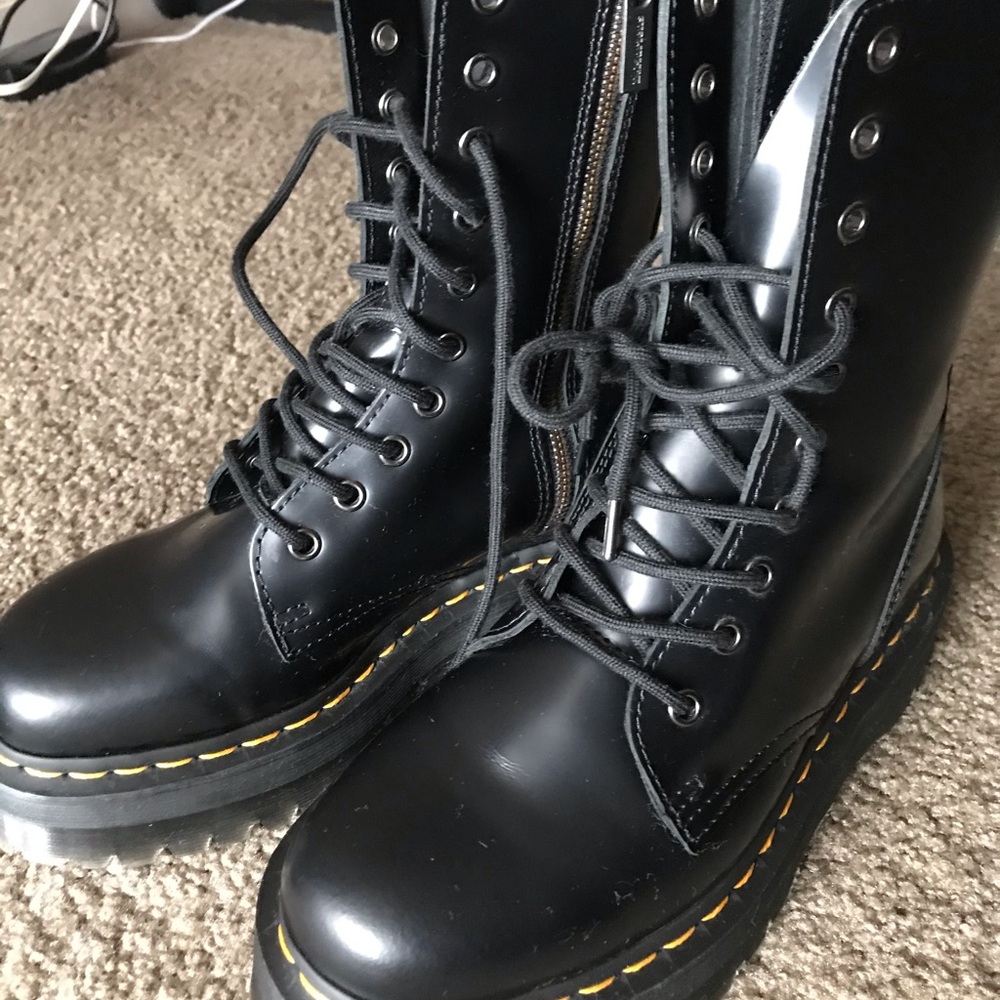 DR. Martens 10-eye Jadon chunky